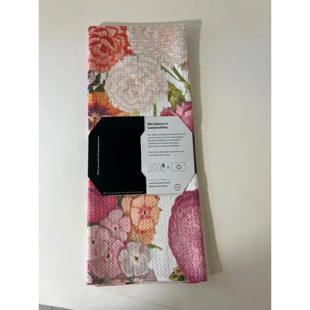 Geometry Kitchen‎ Tea Towels Ecstatic Blooms Floral Design Pink White NWT